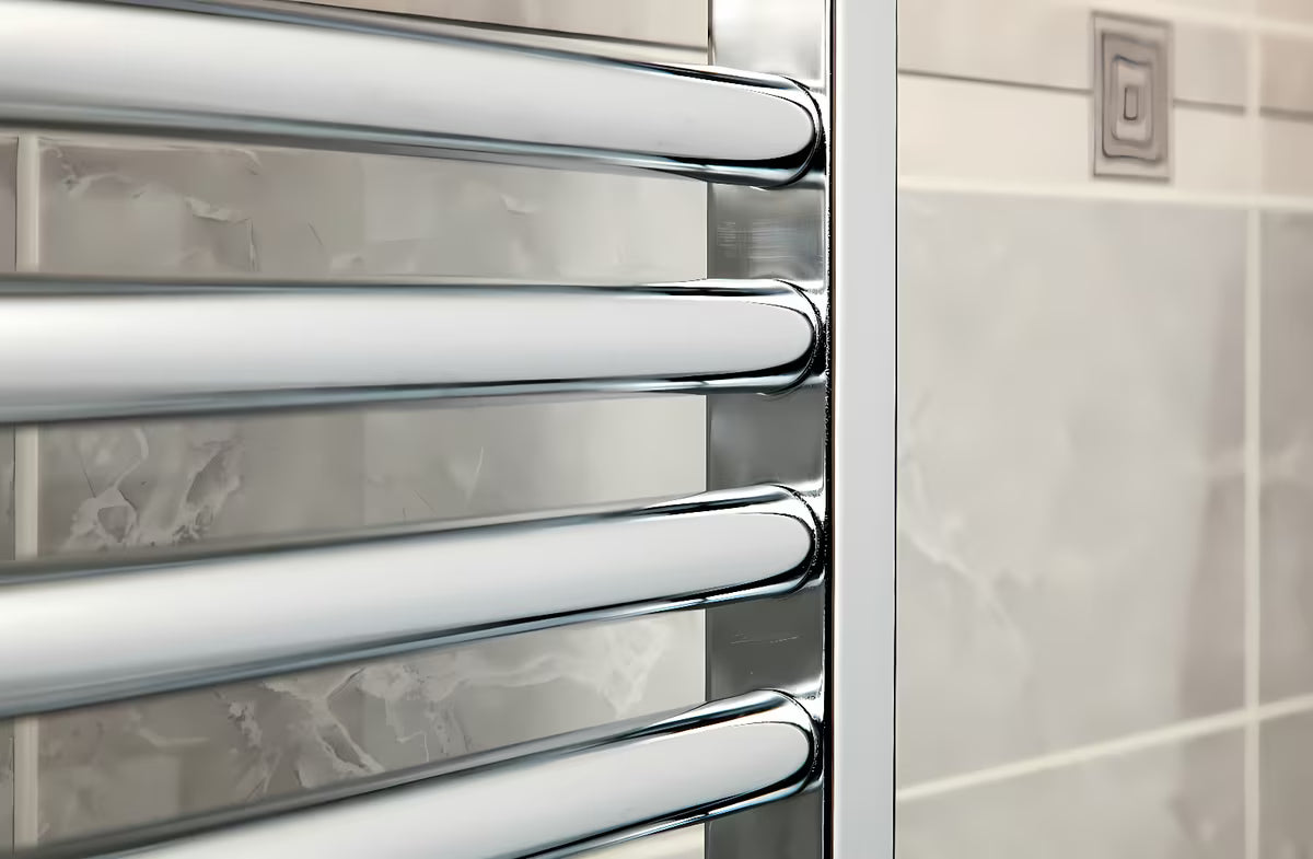 Kombinirani kupaonski radijator Anima Marcus 600x1760 mm u izvedbi chrome sa zaobljenim profilom.