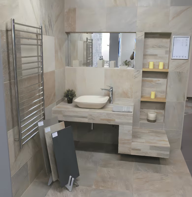 Kombinirani kupaonski radijator Anima Paul 60x120 cm u izvedbi od poliranog nehrđajućeg čelika chrome.