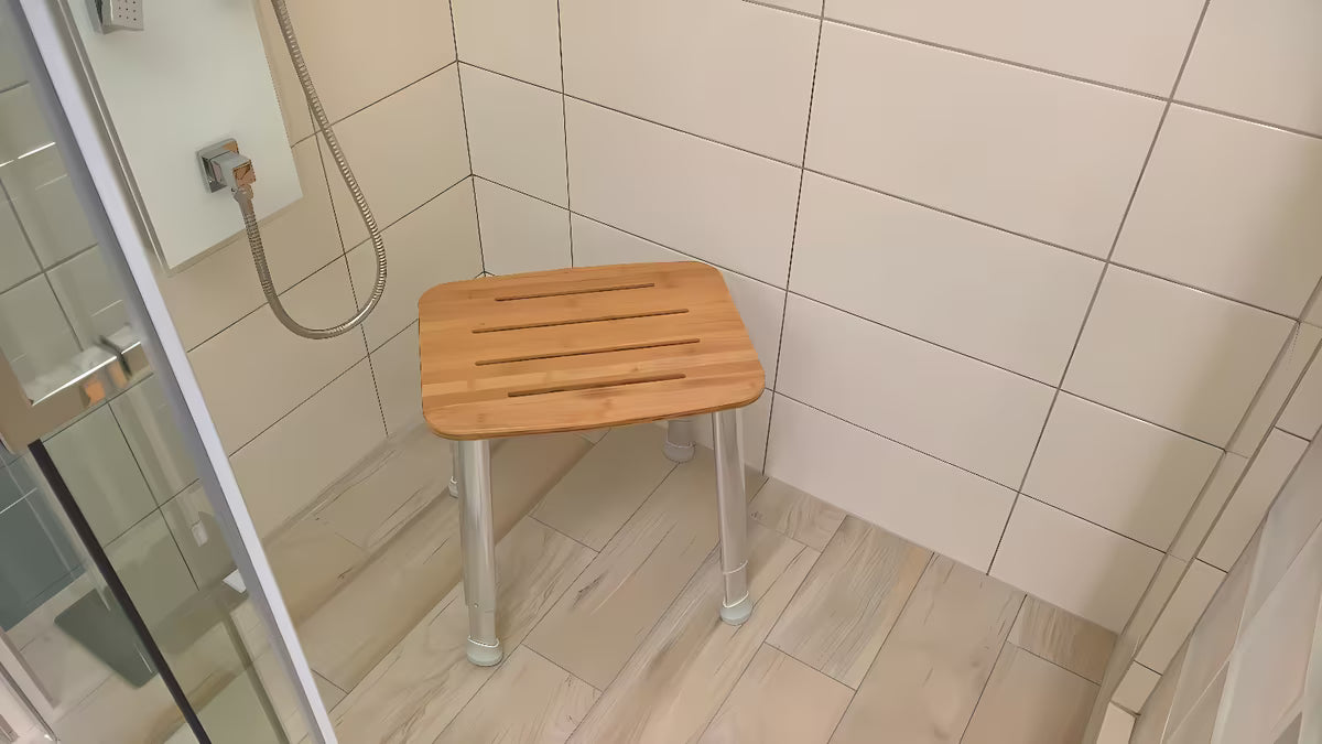 Tuš stolić Anima sa sjedalom od bambusa i protukliznim nožicama