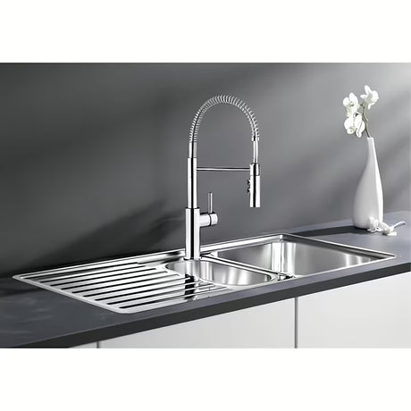Kromirana miješalica za sudoper Blanco Catris-S s ručicom za upravljanje, zakretnim izljevom 360° i izvlačnim tušem.
