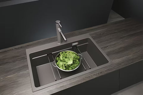 Granitni kuhinjski jednostruki sudoper Blanco Etagon 8 na radnu ploču u boji vulkanski siva.