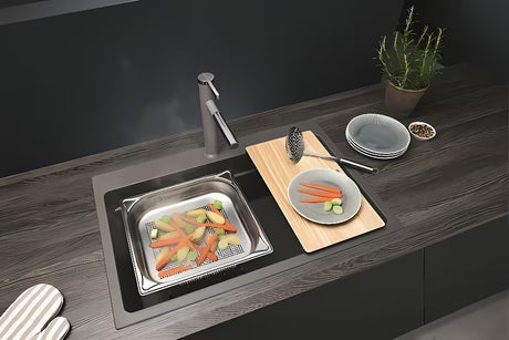 Granitni kuhinjski jednostruki sudoper Blanco Etagon 8 na radnu ploču u boji vulkanski siva.