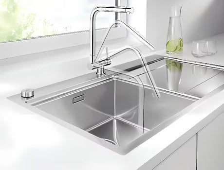 Kromirana jednoručna baterija miješalica za sudoper Blanco Laressa-F pro za ugradnju ispred prozora s ručicom desno