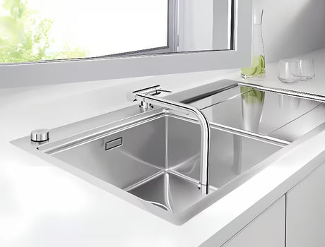 Kromirana jednoručna baterija miješalica za sudoper Blanco Laressa-F pro za ugradnju ispred prozora s ručicom desno