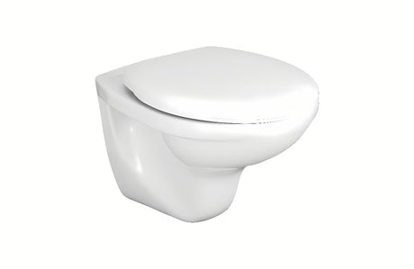 Bijele viseća WC školjka Fayans Neo od izdržljive sanitarne keramike sa stražnjim odvodom i štedljivim DualFlush ispiranjem.