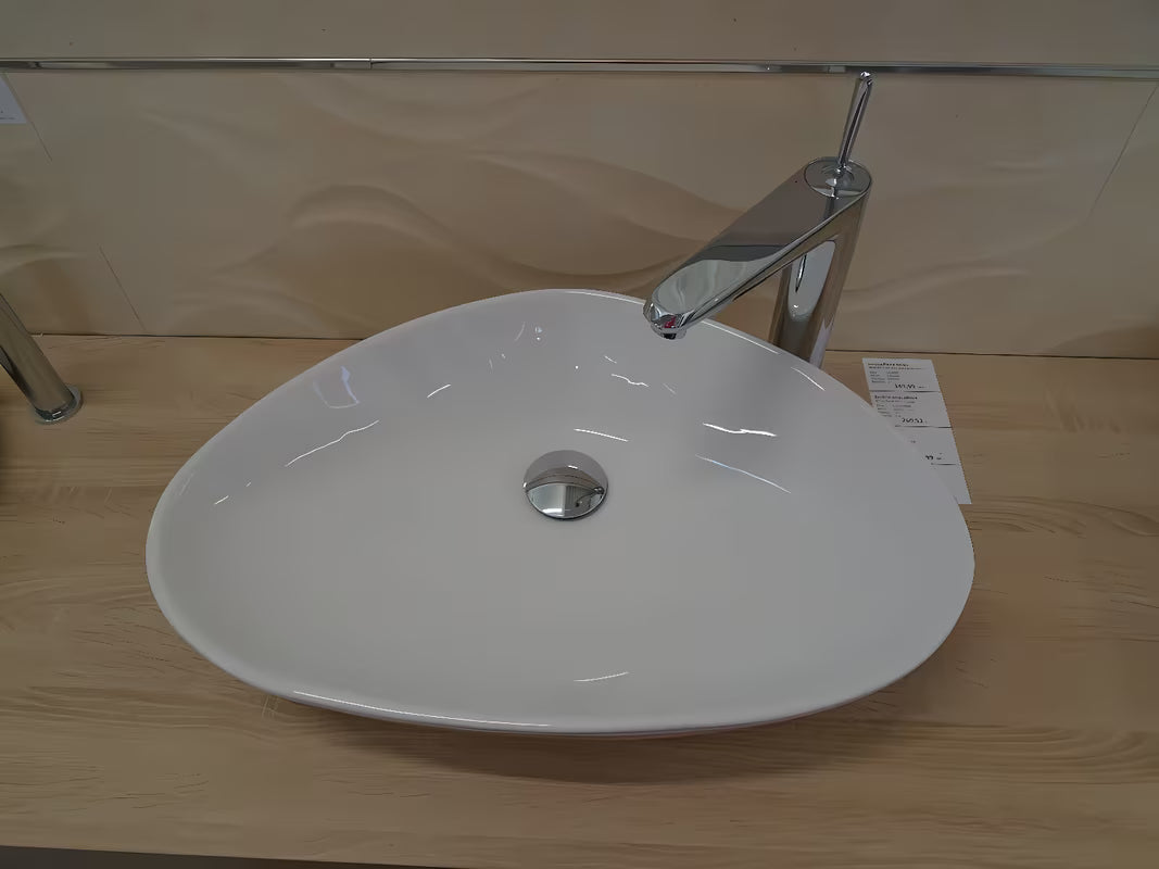 Bijeli keramički umivaonik na ploču Glacera Vallone bez preljeva dimenzija 58,5x38,5 cm.