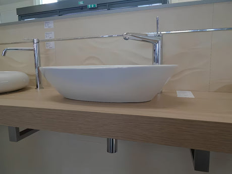 Bijeli keramički umivaonik na ploču Glacera Vallone bez preljeva dimenzija 58,5x38,5 cm.