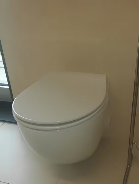 Bijela supertanka WC daska Glacera EasySlim33 od duroplasta s soft Close i pričvršćenjem EasyLock