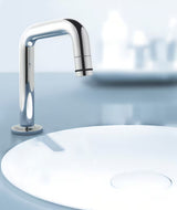 Kromirani ventil za umivaonik Grohe Universal s kompaktnim dizajnom i zakretnim završetkom izljeva