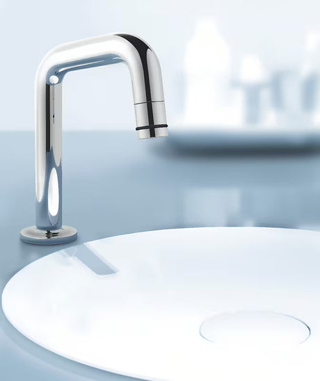 Kromirani ventil za umivaonik Grohe Universal s kompaktnim dizajnom i zakretnim završetkom izljeva