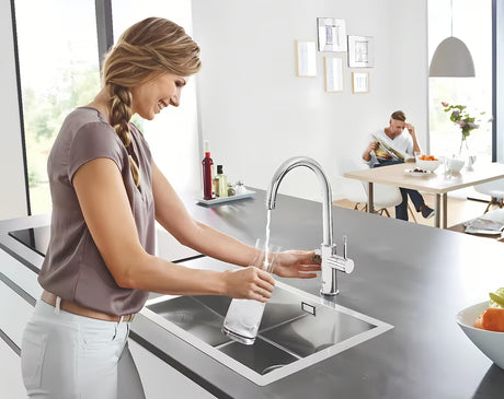 Kromirana miješalica za sudoper Grohe Blue Home Duo s filtrom, s hlađenjem i tipkom pro za gaziranu i negaziranu vodu