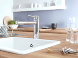 Kromirana miješalica za sudoper Grohe Concetto New sa srednje visokim zakretnim izljevom i izvlačnim tušem