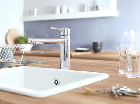 Kromirana miješalica za sudoper Grohe Concetto New sa srednje visokim zakretnim izljevom i izvlačnim tušem