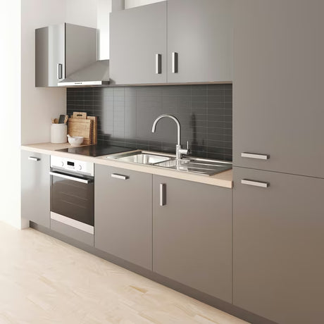 Kromirana miješalica za sudoper Grohe Concetto New s visokim zakretnim izljevom i izvlačnim tušem.