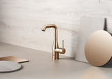 Jednoručna Baterija stojeća miješalica za umivaonik Grohe Essence s odvodom u izvedbi warm sunset.