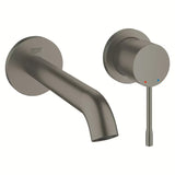 Podžbukna miješalica za umivaonik Grohe Essence New u izvedbi brushed hard graphite pro za zidnu montažu.