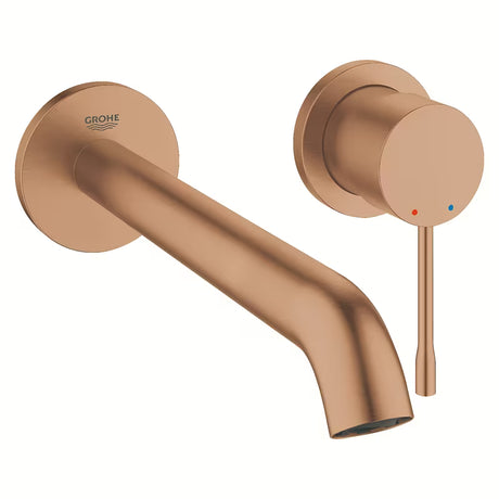 Podžbukna miješalica za umivaonik Grohe Essence New u izvedbi Brushed Warm Sunset pro za zidnu montažu.