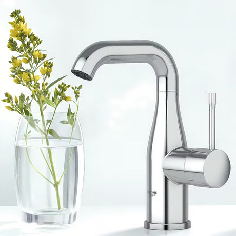 Kromirana miješalica za umivaonik Grohe Essence New s odvodom sa zakretnom izljevnom cijevi