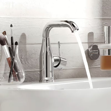 Kromirana miješalica za umivaonik Grohe Essence New s odvodom sa zakretnom izljevnom cijevi