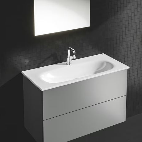 Kromirana miješalica za umivaonik Grohe Essence New s odvodom sa zakretnom izljevnom cijevi