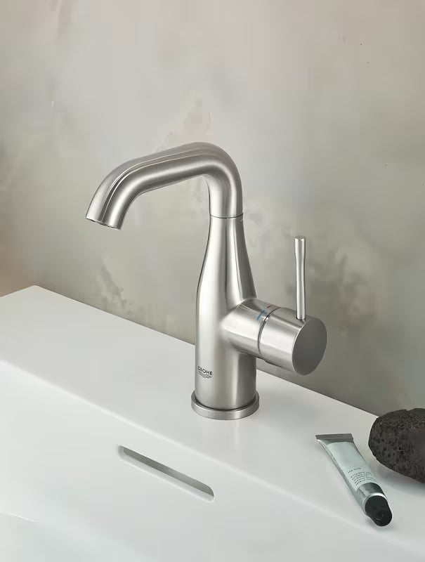 Umivaonička jednoručna baterija slavina Grohe Essence New s odvodom u izvedbi supersteel.
