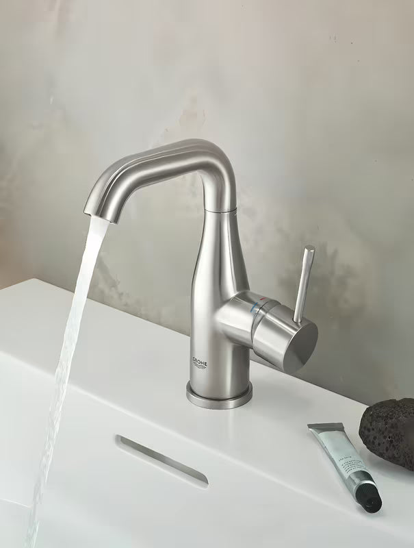 Umivaonička jednoručna baterija slavina Grohe Essence New s odvodom u izvedbi supersteel.