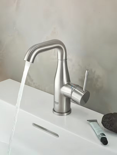 Umivaonička jednoručna baterija slavina Grohe Essence New s odvodom u izvedbi supersteel.
