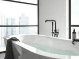 Podna miješalica za kadu Grohe Essence New s tuš setom u završnoj obradi Hard Graphite.