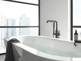 Podna miješalica za kadu Grohe Essence New s ručnim tušem u završnoj obradi brushed hard graphite.