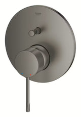 Podžbukna miješalica za tuš Grohe Essence New u izvedbi brushed hard graphite s 2-smjernim preusmjerivačem.