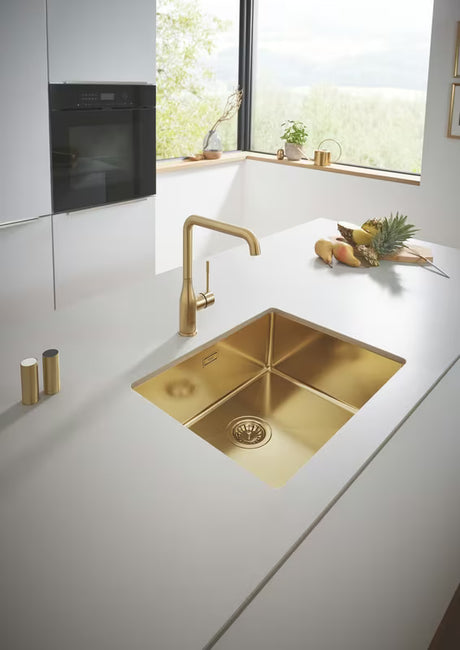 Grohe Essence New miješalica za sudoper s visokim zakretnim izljevom u završnoj obradi Brushed Cool Sunrise.