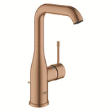 Visoka jednoručna baterija miješalica za umivaonik Grohe Essence New u završnoj obradi Brushed Warm Sunset s okretnim izljevom.