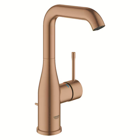 Visoka jednoručna baterija miješalica za umivaonik Grohe Essence New u završnoj obradi Brushed Warm Sunset s okretnim izljevom.