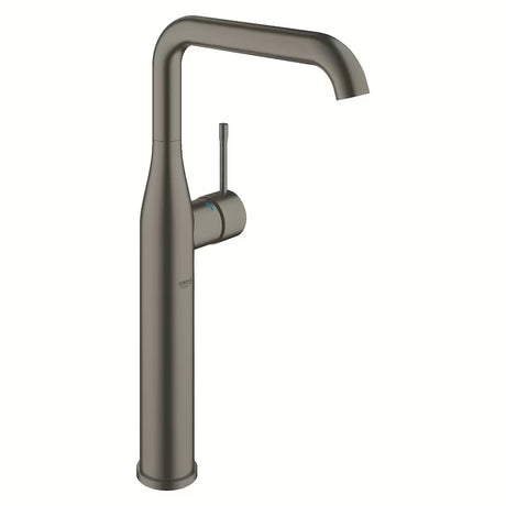 Visoka miješalica za Umivaonik Grohe Essence New u završnoj obradi brushed hard graphite s okretnim izljevom.