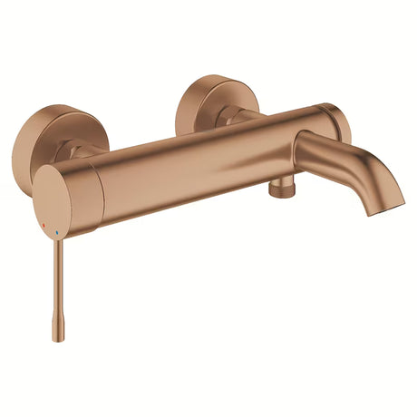Zidna miješalica za kadu Grohe Essence New u završnoj obradi Brushed Warm Sunset s preklopnikom kada/tuš.