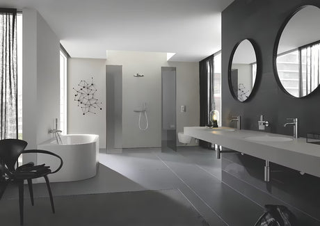 Zidna jednoručna baterija miješalica za tuš Grohe Essence New u izvedbi supersteel s izgledom mat nehrđajućeg čelika.