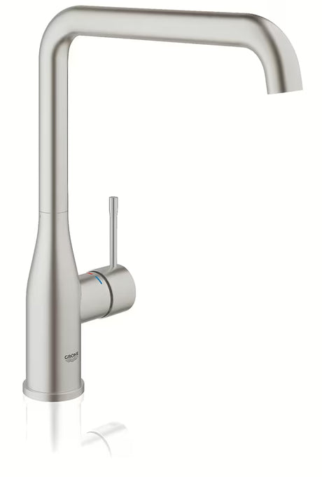 Kuhinjska slavina za sudoper Grohe Essence New s visokim zakretnim izljevom u izvedbi supersteel.