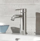 Kromirana jednoručna baterija miješalica za umivaonik Grohe Essence New s odvodnim setom i tehnologijama za uštedu vode.