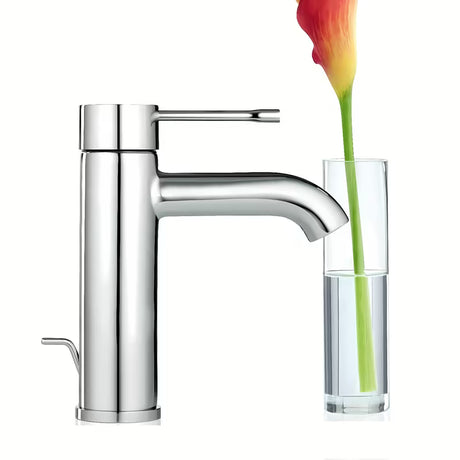 Kromirana jednoručna baterija miješalica za umivaonik Grohe Essence New s odvodnim setom i tehnologijama za uštedu vode.