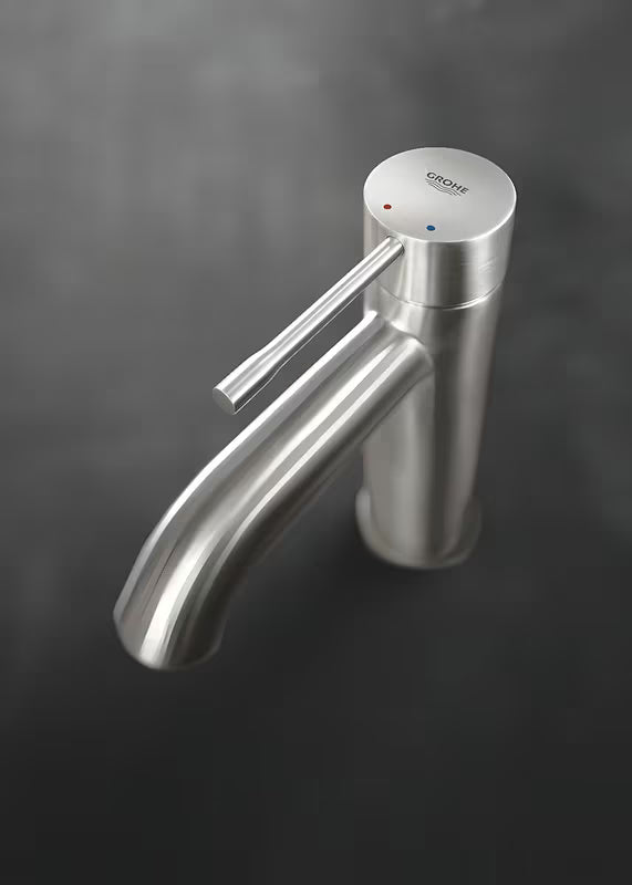 Umivaonička jednoručna baterija slavina Grohe Essence New s visokim izljevom i završnom obradom supersteel.