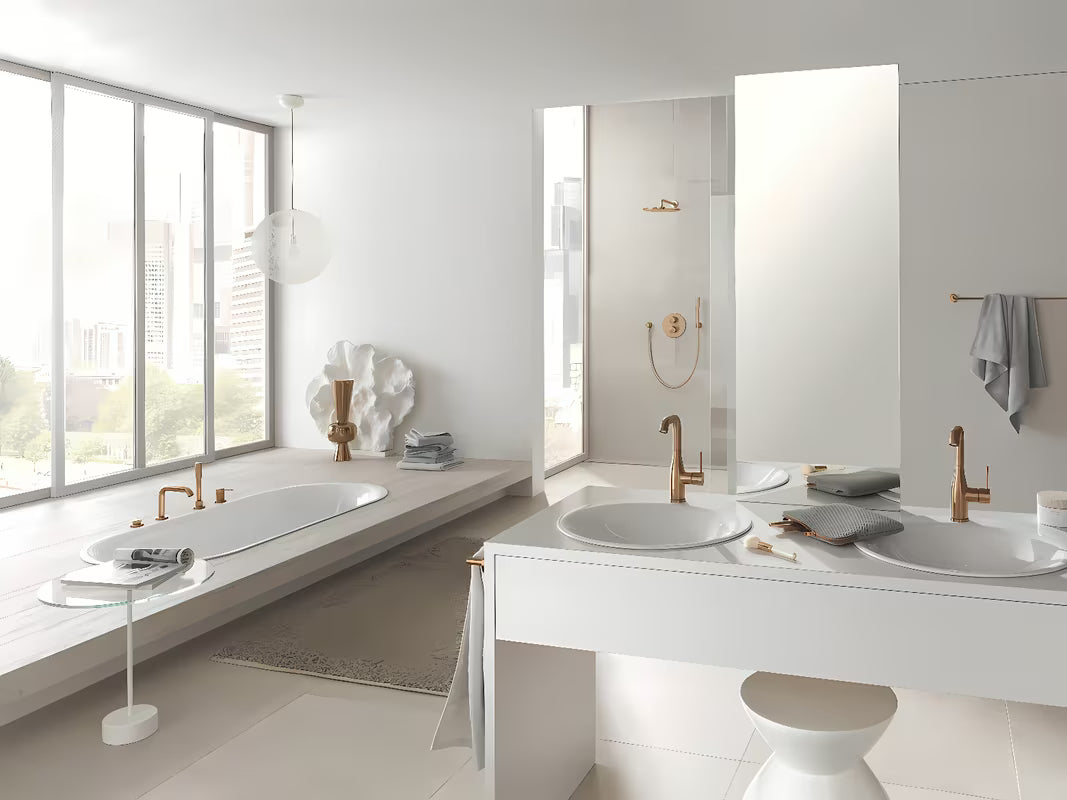 Visoka jednoručna baterija miješalica za umivaonik Grohe Essence New u završnoj obradi Brushed Warm Sunset s okretnim izljevom.