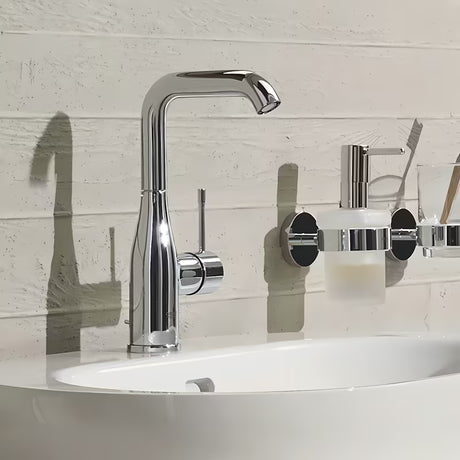 Grohe Essence New visoka miješalica za umivaonik u krom izvedbi s okretnim izljevom i izljevom