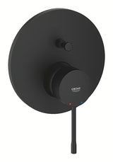 Podžbukna tuš i miješalica za kadu Grohe Essence u izvedbi phantom black s ručicom.