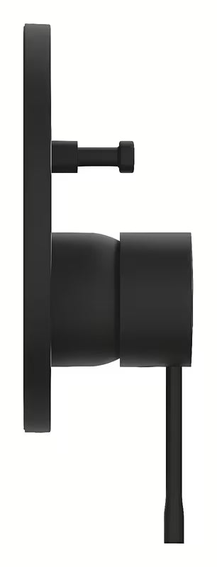 Podžbukna tuš i miješalica za kadu Grohe Essence u izvedbi phantom black s ručicom.