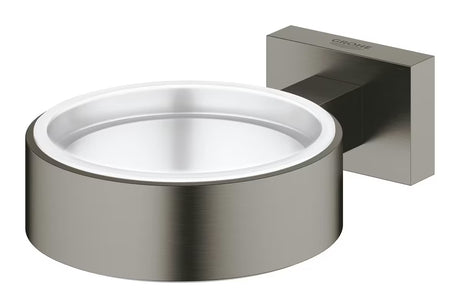 Grohe Essentials Cube držač čaša bez čaše u brušenoj Hard Graphite izvedbi sa skrivenim pričvršćenjem.