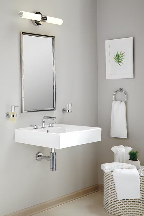 Kromirani držač za čaše Grohe Essentials uključuje čašu sa skrivenim pričvršćenjem