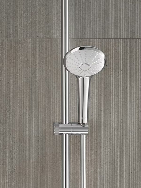 Ručni tuš Grohe Euphoria 110 Massage u krom izvedbi s bijelom tuš pločom i tri vrste mlaza.