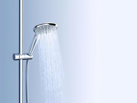 Tuš set Grohe Euphoria 110 Duo u kromiranoj izvedbi s ručnim tušem, tuš šipkom, crijevom i policom EasyReach.