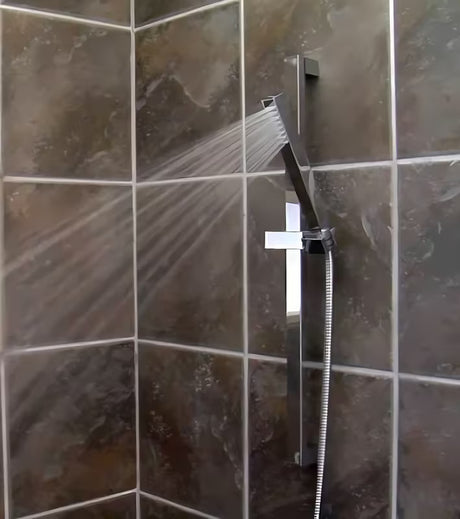 Ručni tuš Grohe Euphoria Cube u krom izvedbi s četvrtastim dizajnom