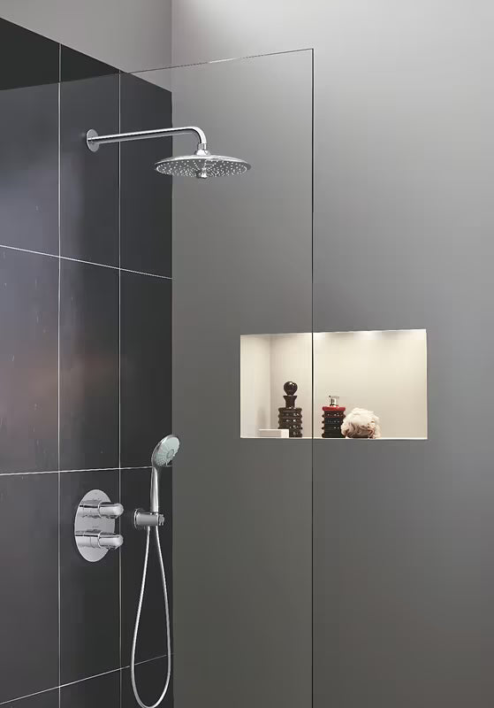 Nadglavni tuš Grohe Euphoria 260 smartcontrol u krom izvedbi s tri vrste mlaza i tuš krakom